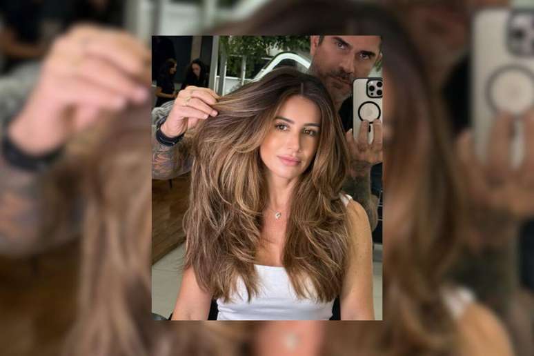 O cabelo chocolate amargo se adapta facilmente a diferentes tons de pele 