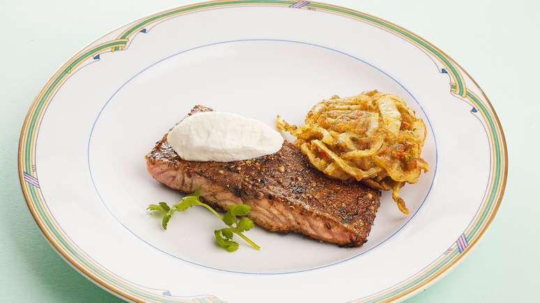 Bhajis de salm&atilde;o e especiarias - ANDR&Eacute; CTENAS