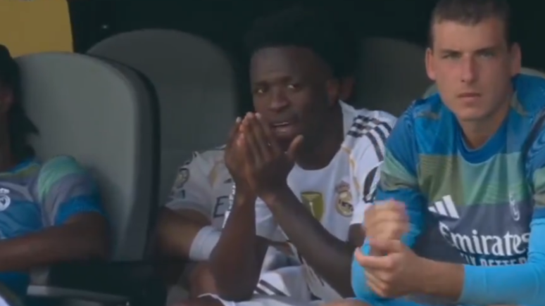 Vini Jr. sorri no banco durante goleada do Real Madrid e revolta torcida nas redes