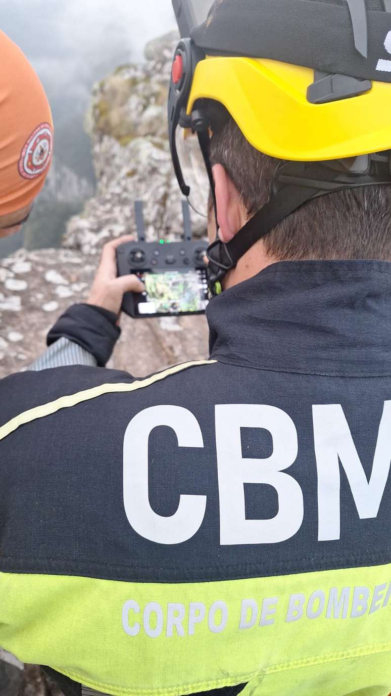 Corpo de Bombeiros trabalha em resgate