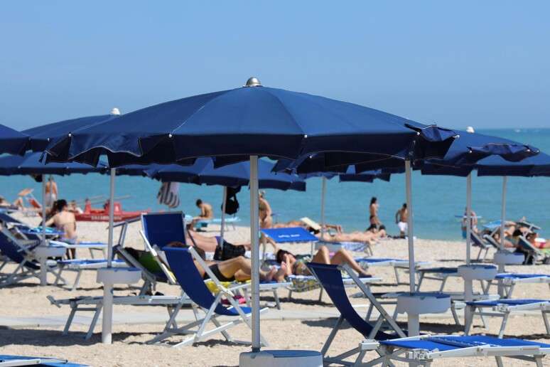 Praia no centro da It&aacute;lia, em foto de arquivo