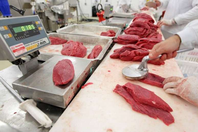 Os Estados Unidos foram o segundo principal destino da carne bovina exportada pelo Brasil no primeiro semestre deste ano, perfazendo 12% do volume recorde embarcado