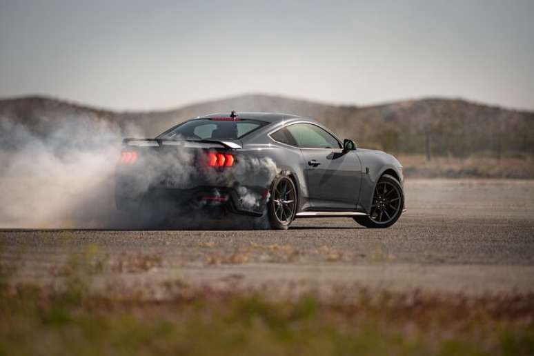 Mustang Dark Horse tem sistema voltado ao drift