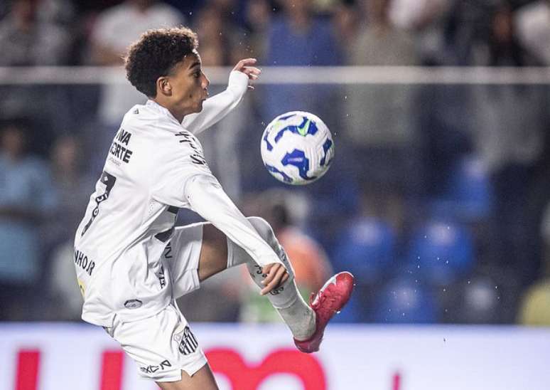 Robinho Júnior estreia pelo Santos em amistoso