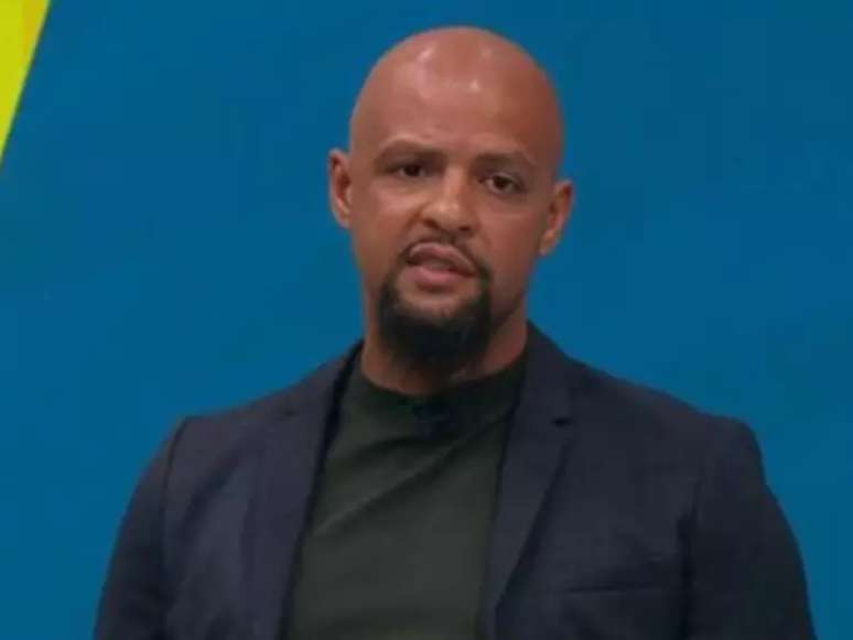 Felipe Melo Foglie in defense of Jhon Arias, from Fluminense