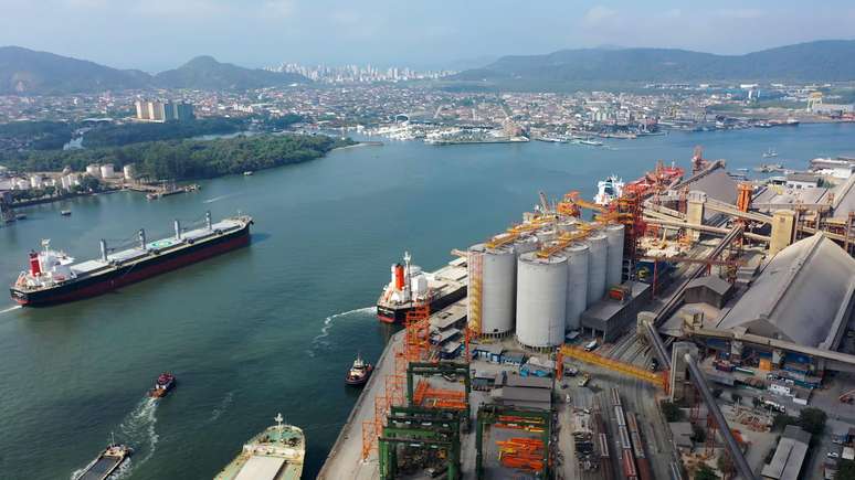 Porto de Santos é o principal ponto de chegada e partida de produtos comercializados entre Brasil e EUA