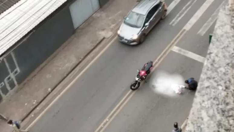 Desperate father and motorcyclist assault after his son he is invested on the track Desperate father and motorcyclist assault after his son he is invested on the track