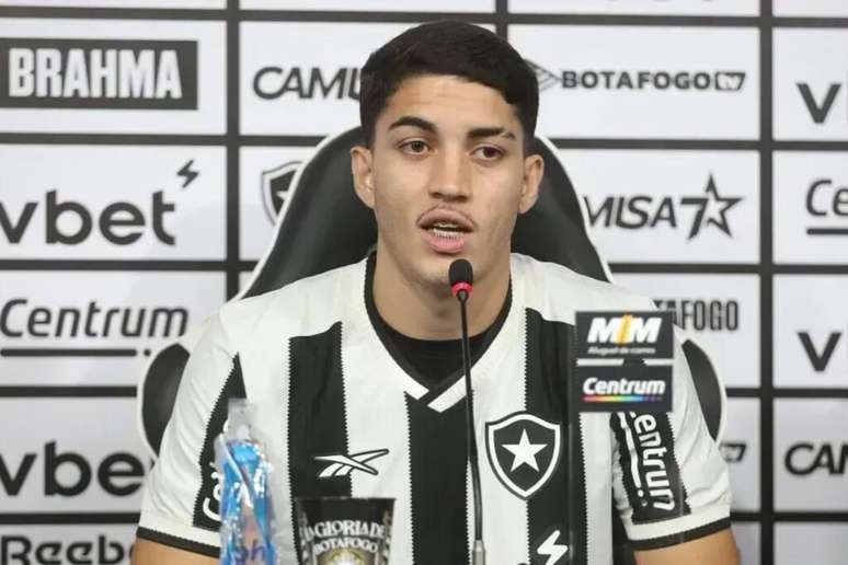 Jair, zagueiro do Botafogo