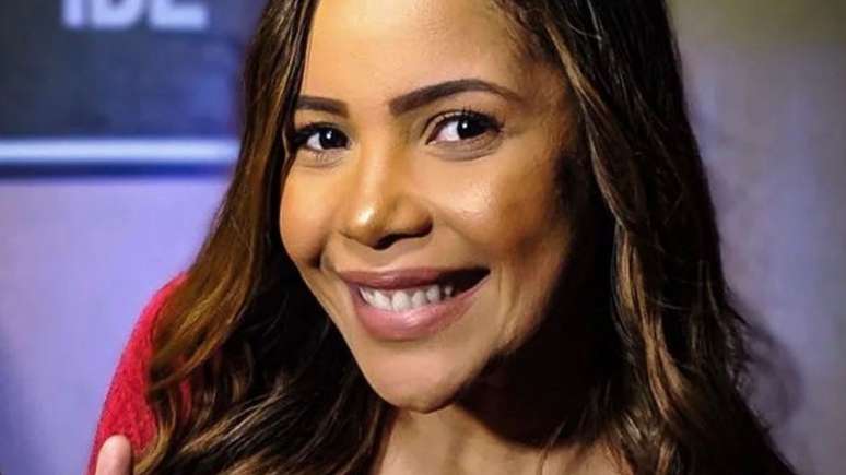 The Gospel singer appears in a new photo after 4 years of serious accident