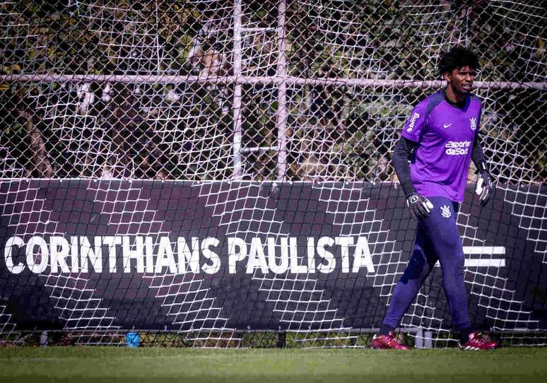 Goleiro Hugo Souza durante atividade no CT Joaquim Grava &ndash;