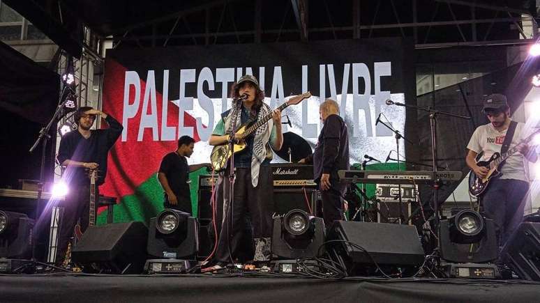 O grupo se apresentava na praça do Patriarca, localizada na região central da cidade