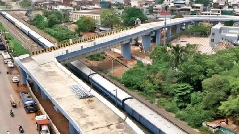 Ponte de quase 90 graus foi construída em Bhopal, no estado de Madhya Pradesh, na Índia