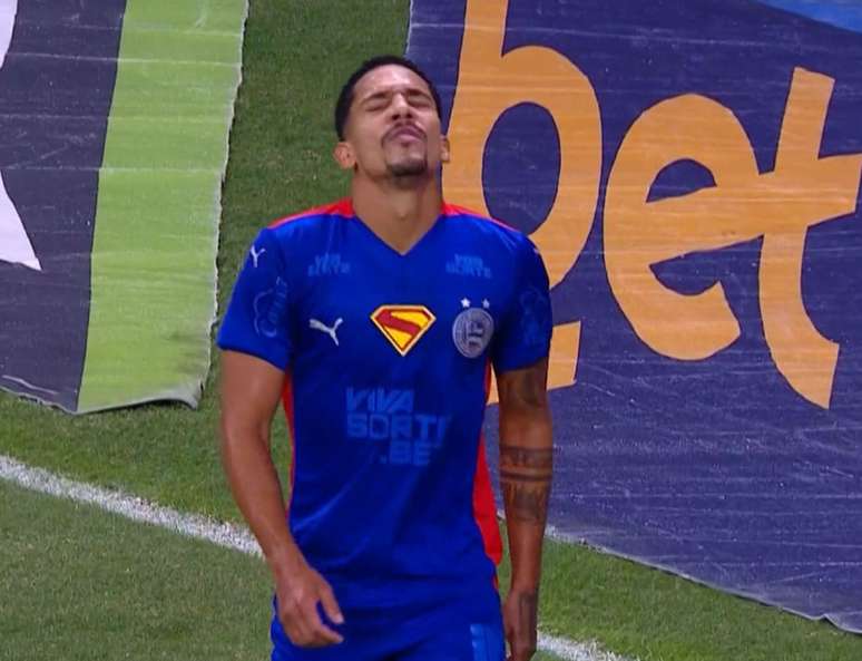 Super-Homem Gilberto em a&ccedil;&atilde;o na partida do Bahia contra o Atl&eacute;tico-MG &ndash;