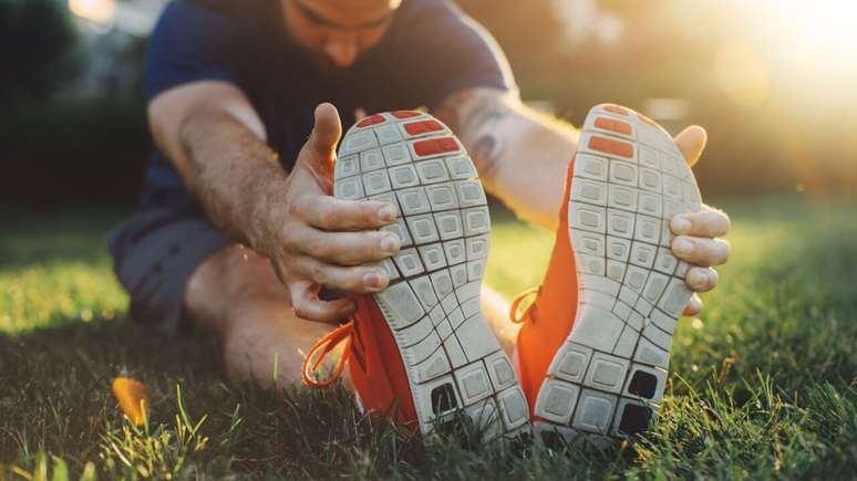 The teacher teaches 3 traits to avoid injuries during the exercise