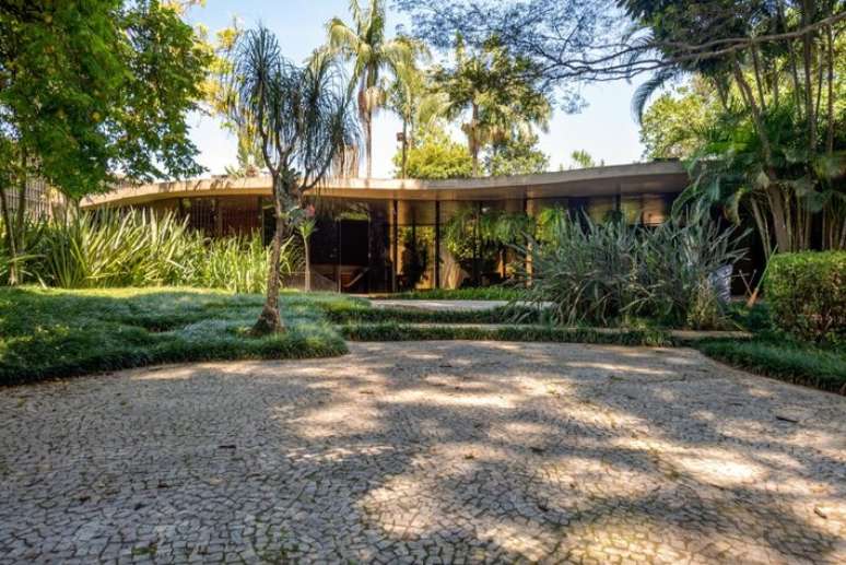 Finalizada em 1974, casa tem 670 m² de área construída