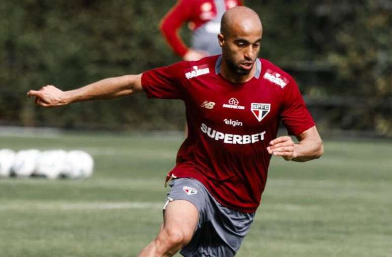 REBATEU! Esposa de Lucas Moura defende jogador nas redes sociais diante de dificuldades pessoais
