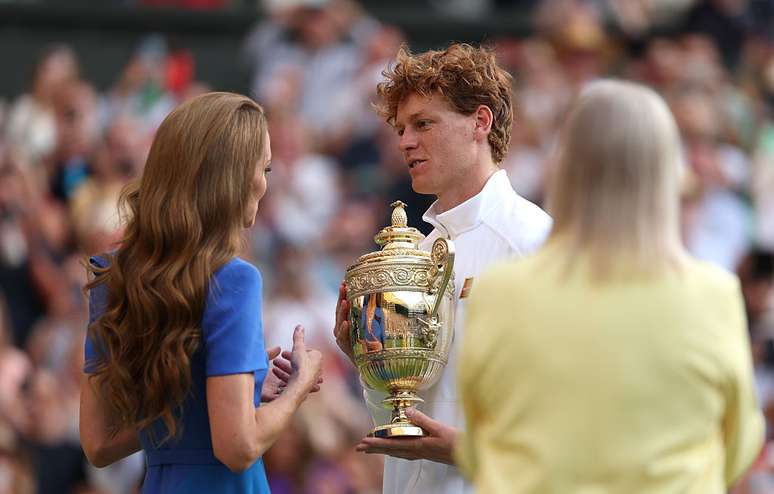Sinner derrota Alcaraz e vence singles de Wimbledon