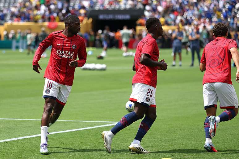 Dembélé, camisa 10, e Nuno Mendes, camisa 25, tiveram desempenho aquém do esperado na final do Mundial