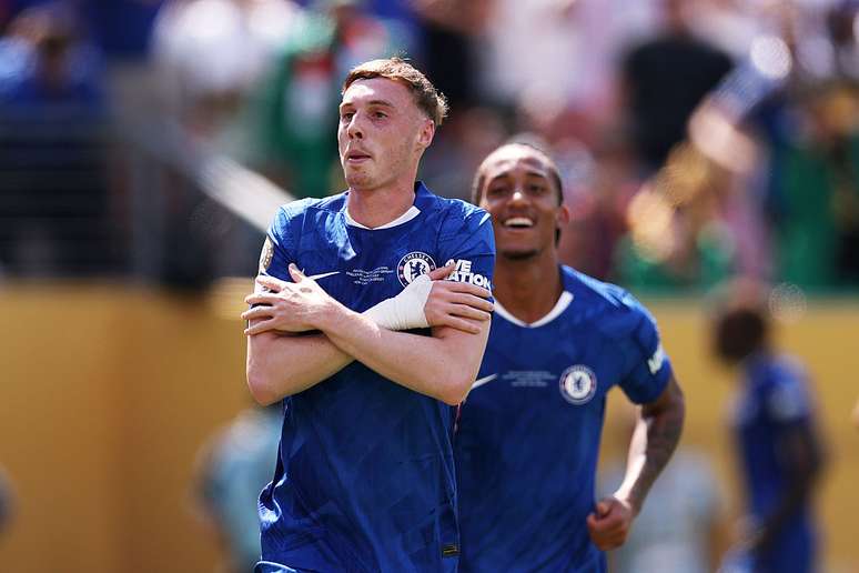 Cole Palmer e João Pedro (ao fundo) marcaram os gols do Chelsea na final da Copa do Mundo de Clubes