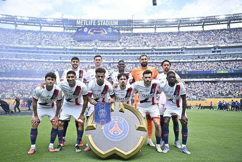 Elenco do PSG antes do jogo contra o Chelsea pela final da Copa do Mundo de Clubes