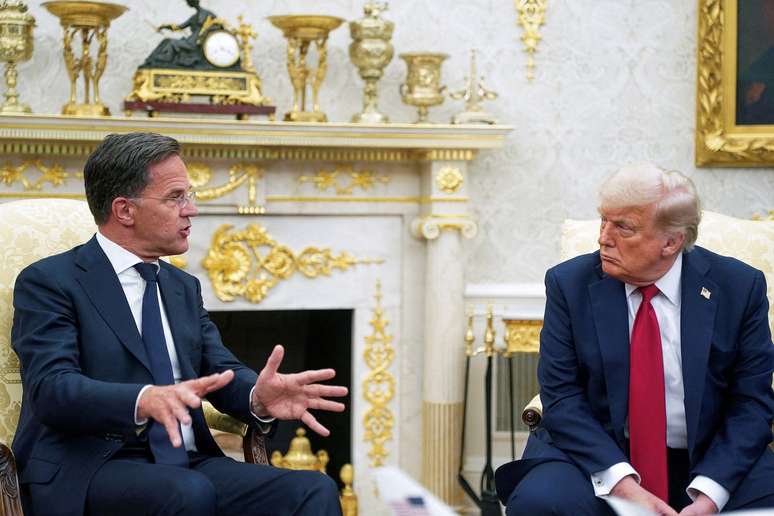 O secretário-geral da Otan, Mark Rutte (esq.) informou que os europeus pagarão pelas armas americanas à Ucrânia