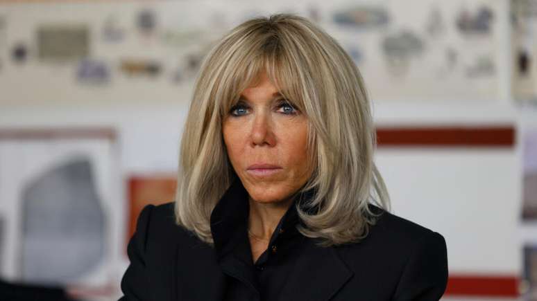 A primeira-dama Brigitte Macron vai recorrer após Justiça absolver as duas rés que diziam que ela é mulher trans.