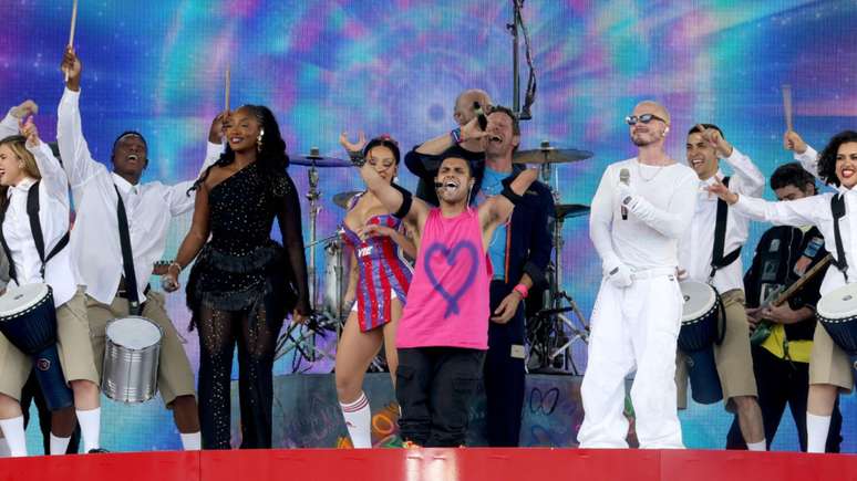 Coldplay, Tems, Doja Cat, J Balvin e Emmanuel Kelly no show do intervalo da Copa do Mundo de Clubes da FIFA