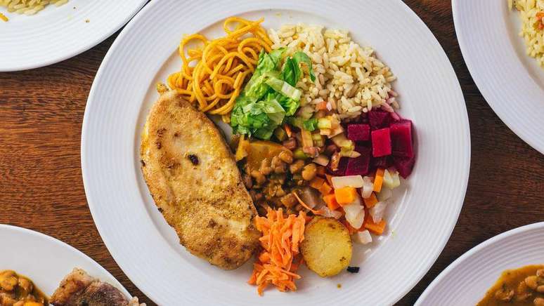 Alimenta&ccedil;&atilde;o balanceada &eacute; essencial para diminuir perda muscular durante processo de emagrecimento