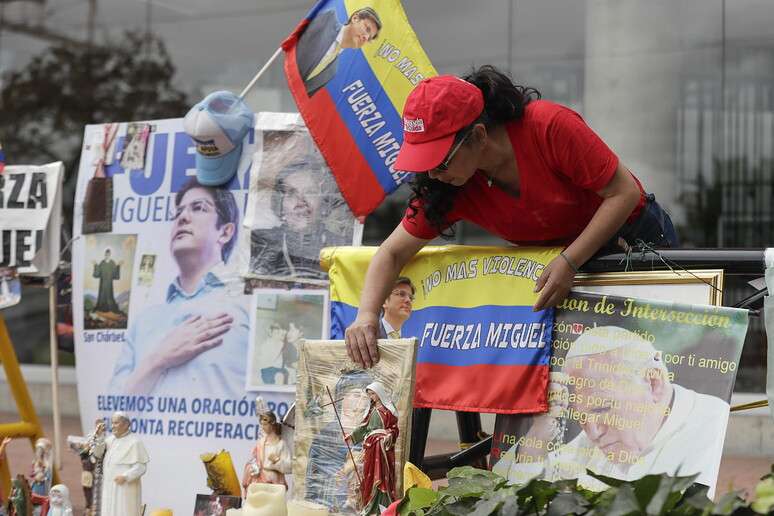 Milhares de pessoas já demonstraram apoio ao político colombiano, vítima de um atentado em junho