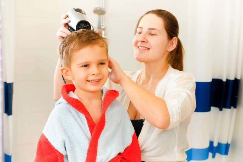 It is essential to dry the body and hair of children well after swimming It is essential to dry the body and hair of children well after swimming
