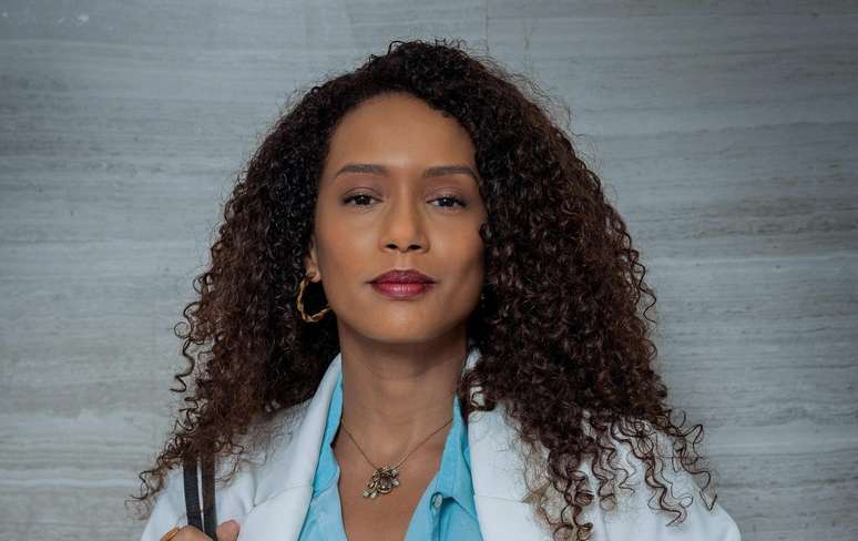 Taís Araújo como Raquel 