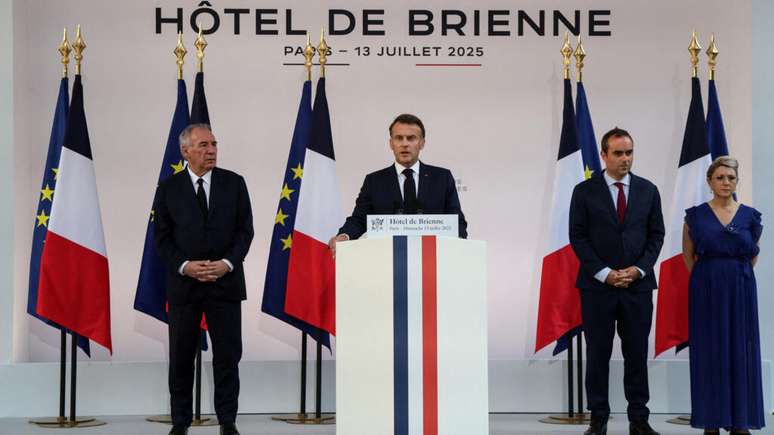 France announces an increase of 6.5 billion euros of defense investments in the middle of the budget crisis