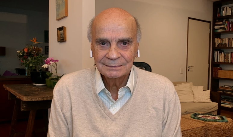 Quase ninguém sabe, mas Dr. Dráuzio Varella é casado com atriz de 'Por Amor', da Globo: 'Foi meu aluno'.