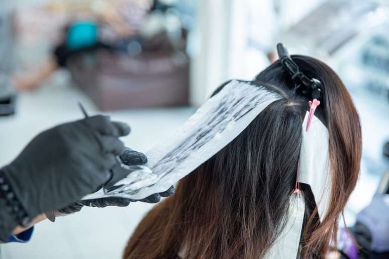 The agitation test helps to identify if the hair is weak, avoiding the chemical The agitation test helps to identify if the hair is weak, avoiding the chemical