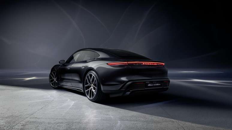 Novo Porsche Taycan 4S Black Edition