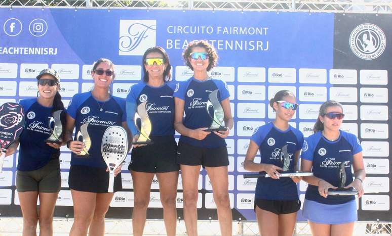 Campeãs do Open Feminino no alto do pódio 