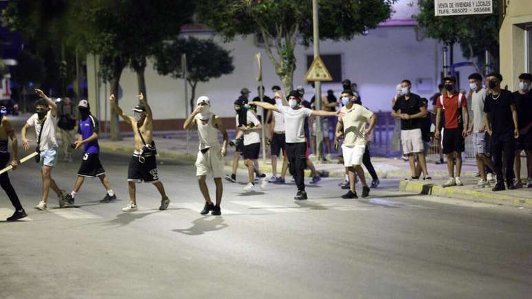 Protestos contra imigrantes em Torre Pacheco começaram depois da agressão de um idoso na cidade do sudeste da Espanha.