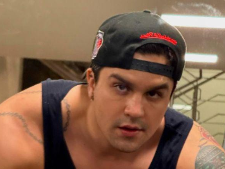 Luan Santana posa malhado e chama atenção ( Instagram) / Gávea News