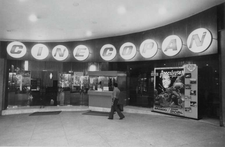 Antigo Cine Copan; na imagem, de 1979, exibe cartaz do filme 'Apocalypse Now', de Francis Ford Coppola