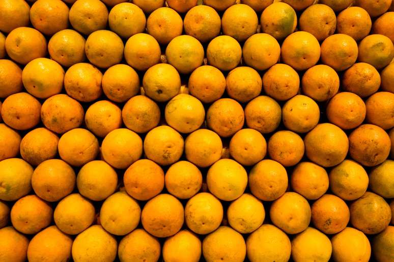 The surplus of orange juice should not straighten the product to the Brazilian consumer, says FGV-Agro Researcher The surplus of orange juice should not straighten the product to the Brazilian consumer, says FGV-Agro Researcher
