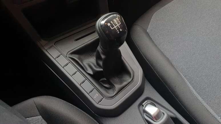 VW Polo TSI tem o câmbio manual de cinco marchas e motor 1.0 TSI que eram do Up