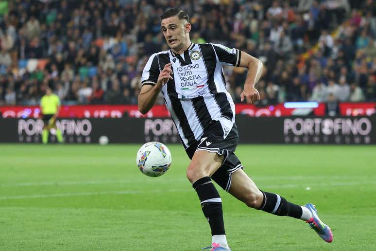 Lorenzo Lucca em ação com a camisa da Udinese pelo Campeonato Italiano –