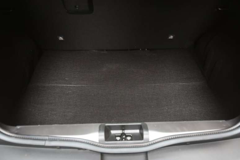 FR12 SAO PAULO - SP - 01/07/2025 - JORNAL DO CARRO - KWID OUTSIDER - Fotos da Kwid Outsider. FOTO: Felipe Rau/Estadão