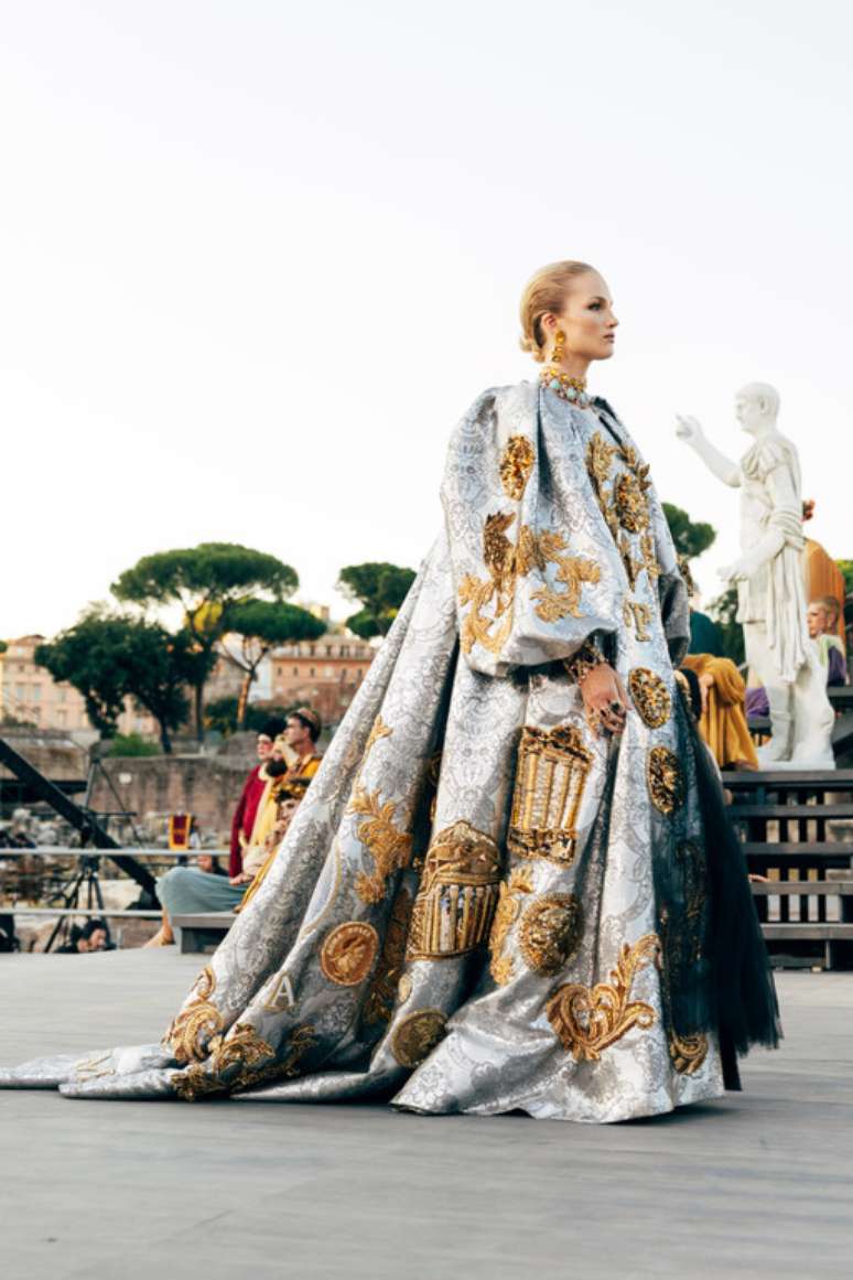 Dolce & Gabbana High Fashion Parade Dolce & Gabbana High Fashion Parade