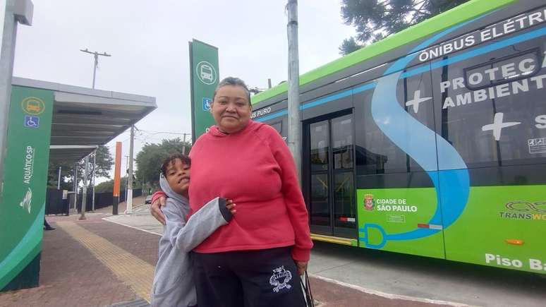 Felipe Altino do Nascimento, 55 anos, nunca tinha usado a linha e se impressionou com o ônibus e a paisagem da Billings.