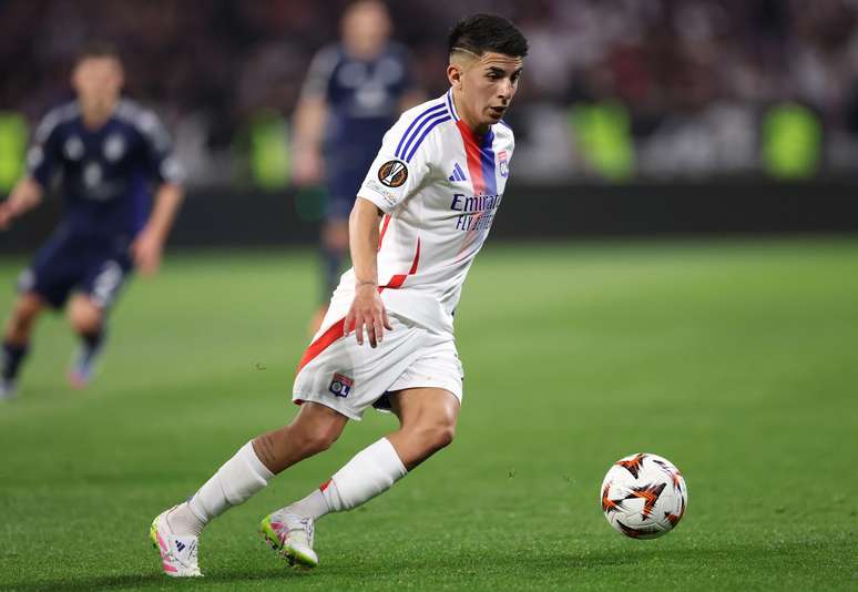 Almada em ação pelo Lyon 