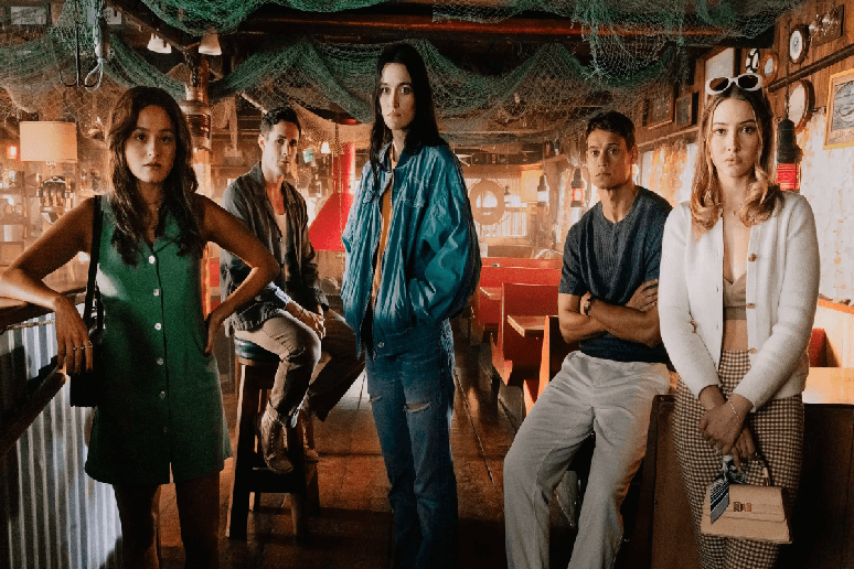 Em &ldquo;Eu sei o que voc&ecirc;s fizeram no ver&atilde;o passado&rdquo;, um grupo de amigos &eacute; perseguido por um misterioso assassino 