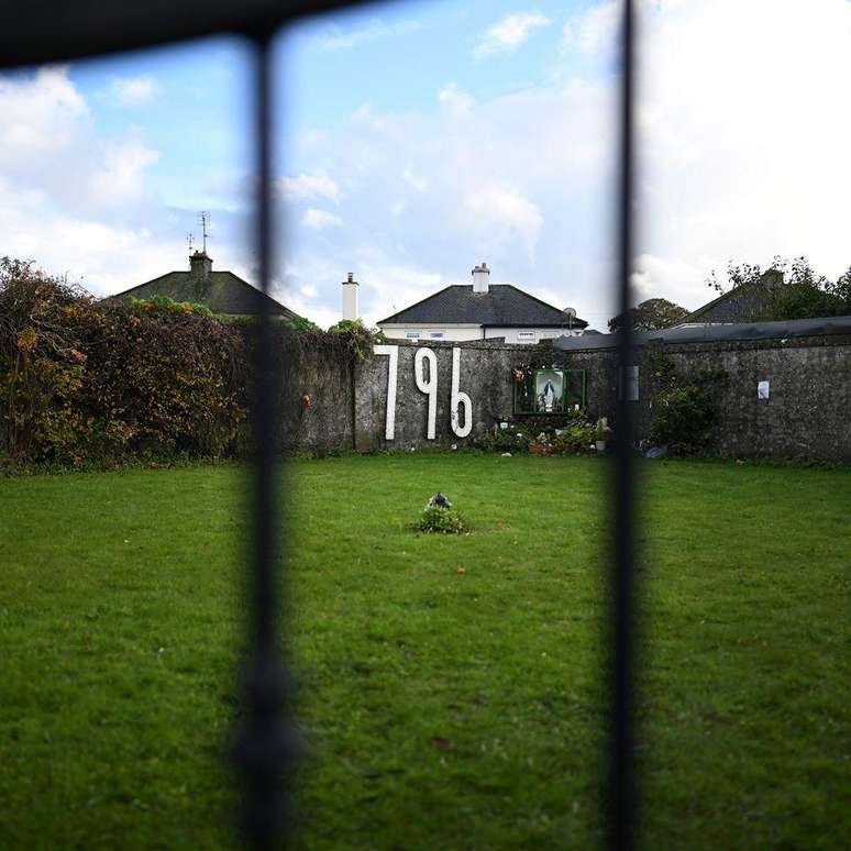 Antigo local do orfanato e do jardim memorial onde acredita-se que 796 crian&ccedil;as estejam enterradas