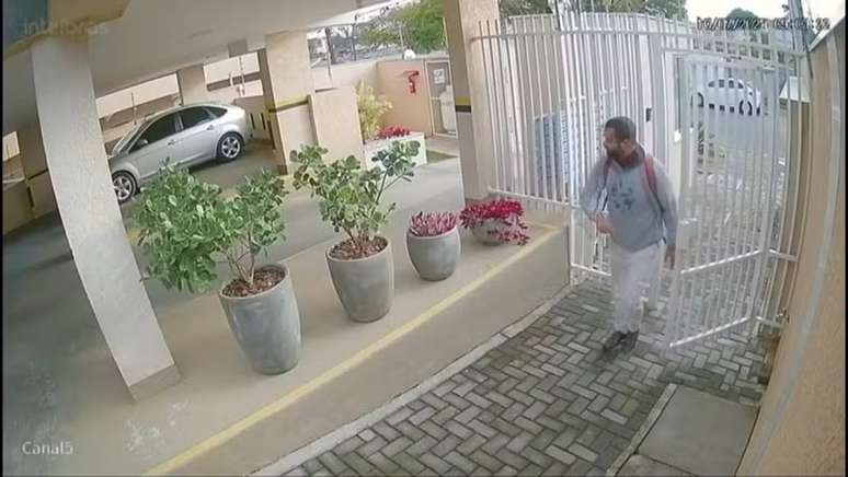 Glauber conseguiu acessar o prédio por ter sido locatário