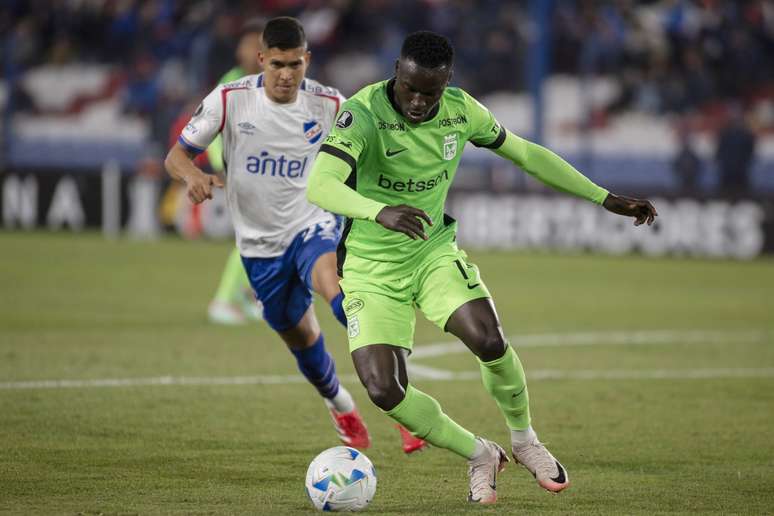 MONTEVIDEO, URUGUAY – MAY 28: Marino Hinestroza of Atletico Nacional controls the ball during a Copa Libertadores group F match between Nacional and Atletico Nacional at Gran Parque Central on May 28, 2025 in Montevideo, Uruguay. (Photo by Ernesto Ryan/Getty Images)